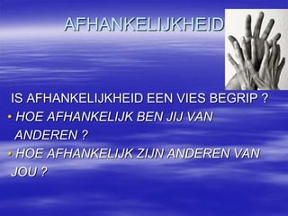 Wat is eenrecht?Rechten van mensenvormenuitgangspuntomhandelingentebeoordelen.IndividualistischBijv. recht op privacy, recht op informatieRechtenveronderstellenplichtenhoewel die nietaltijdgegevenzijn.Aanknopingspunt in zorgpraktijk: formuleringpatientenrechten;