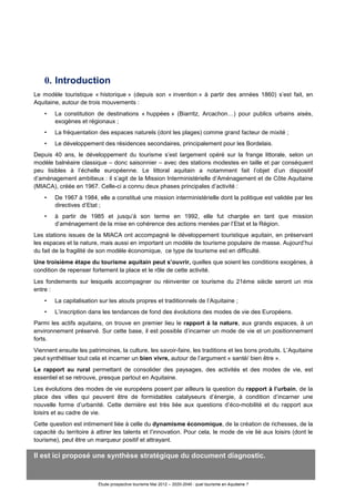 6
Étude prospective tourisme Mai 2012 – 2020-2040 : quel tourisme en Aquitaine ?
0. Introduction
Le modèle touristique « historique » (depuis son « invention » à partir des années 1860) s’est fait, en
Aquitaine, autour de trois mouvements :
• La constitution de destinations « huppées » (Biarritz, Arcachon…) pour publics urbains aisés,
exogènes et régionaux ;
• La fréquentation des espaces naturels (dont les plages) comme grand facteur de mixité ;
• Le développement des résidences secondaires, principalement pour les Bordelais.
Depuis 40 ans, le développement du tourisme s’est largement opéré sur la frange littorale, selon un
modèle balnéaire classique – donc saisonnier – avec des stations modestes en taille et par conséquent
peu lisibles à l’échelle européenne. Le littoral aquitain a notamment fait l’objet d’un dispositif
d’aménagement ambitieux : il s’agit de la Mission Interministérielle d’Aménagement et de Côte Aquitaine
(MIACA), créée en 1967. Celle-ci a connu deux phases principales d’activité :
• De 1967 à 1984, elle a constitué une mission interministérielle dont la politique est validée par les
directives d’Etat ;
• à partir de 1985 et jusqu’à son terme en 1992, elle fut chargée en tant que mission
d’aménagement de la mise en cohérence des actions menées par l’Etat et la Région.
Les stations issues de la MIACA ont accompagné le développement touristique aquitain, en préservant
les espaces et la nature, mais aussi en important un modèle de tourisme populaire de masse. Aujourd’hui
du fait de la fragilité de son modèle économique, ce type de tourisme est en difficulté.
Une troisième étape du tourisme aquitain peut s’ouvrir, quelles que soient les conditions exogènes, à
condition de repenser fortement la place et le rôle de cette activité.
Les fondements sur lesquels accompagner ou réinventer ce tourisme du 21éme siècle seront un mix
entre :
• La capitalisation sur les atouts propres et traditionnels de l’Aquitaine ;
• L’inscription dans les tendances de fond des évolutions des modes de vie des Européens.
Parmi les actifs aquitains, on trouve en premier lieu le rapport à la nature, aux grands espaces, à un
environnement préservé. Sur cette base, il est possible d’incarner un mode de vie et un positionnement
forts.
Viennent ensuite les patrimoines, la culture, les savoir-faire, les traditions et les bons produits. L’Aquitaine
peut synthétiser tout cela et incarner un bien vivre, autour de l’argument « santé/ bien être ».
Le rapport au rural permettant de consolider des paysages, des activités et des modes de vie, est
essentiel et se retrouve, presque partout en Aquitaine.
Les évolutions des modes de vie européens posent par ailleurs la question du rapport à l’urbain, de la
place des villes qui peuvent être de formidables catalyseurs d’énergie, à condition d’incarner une
nouvelle forme d’urbanité. Cette dernière est très liée aux questions d’éco-mobilité et du rapport aux
loisirs et au cadre de vie.
Cette question est intimement liée à celle du dynamisme économique, de la création de richesses, de la
capacité du territoire à attirer les talents et l’innovation. Pour cela, le mode de vie lié aux loisirs (dont le
tourisme), peut être un marqueur positif et attrayant.
Il est ici proposé une synthèse stratégique du document diagnostic.
 