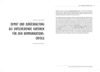 47
Betroffene müssen nicht selten einen persönlichen Kampf ausfechten – mit der Justiz, vermeintlich ge-
schädigten Personen, möglicherweise dem ehemaligen Arbeitgeber und nicht zuletzt mit einer in ihrer Wahr-
nehmung ungerechten, gegen sie gerichteten öffentlichen Meinung. Aufgabe der Litigation PR ist es, das
richtige Bild der Betroffenen zu zeichnen. Aber wie erreicht man das?
In den seltensten Fällen geht eine aggressive, offensive, auf Konfrontation gegen das Justizsystem als sol-
ches ausgerichtete Kommunikationsstrategie auf. Diese hinterlässt meist verbrannte Erde und verschließt
Türen, die vorher noch offen gestanden sind. Es macht in der öffentlichen Wahrnehmung kein gutes Bild,
wenn der Beschuldigte sich während des Verfahrens oder Prozesses noch immer in seiner zuvor macht-
vollen Position wähnt und womöglich durch Überheblichkeit und Ignoranz der Umstände die Aufmerksam-
keit auf sich zieht. Betroffene müssen vielmehr das Gefühl vermitteln, dass sie bei aller Beteuerung ihrer
Unschuld eine gewisse Demut vor der Justiz und der Öffentlichkeit an den Tag legen. Das hat nichts
mit einem Schuldeingeständnis zu tun, sondern gilt als Zeichen von Respekt und Anstand. Das entspre-
chende Wording ist hier der Schlüssel zum Erfolg. Neutrale Wortwahl, Mäßigung in den Statements und
Zurückhaltung in Pressetexten vermitteln Professionalität und führen dazu, dass die Betroffenen sowie
deren (Rechts-)Meinungen ernst genommen werden – von den Medien, der interessierten Bevölkerung und
schließlich auch von den Juristen bzw. vom Gericht. Trotz einer demütigen Grundhaltung besteht die Not-
wendigkeit, dass die Position des Betroffenen nachhaltig und nachvollziehbar kommuniziert wird.
Demut und Zurückhaltung
als entscheidende Faktoren
für den Kommunikations-
erfolg
Abschnitt 2: Litigation PR - Strategie und Praxis
Demut und Zurückhaltung als entscheidende Faktoren für den Kommunikationserfolg
 