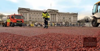 2 02 0 2 0
Eurovia teams went to work at this iconic site in
London to remove remaining signs of the Olympic
Games. Their main challenge was to implement
5,000 m2
of red-coloured asphalt paving in 22
hours, working around the Changing of the Guard
ceremony and the thousands of tourists who visit
the area.
Queen Victoria Memorial in London
United Kingdom
 