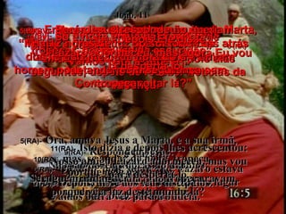 5(BV)-   Embora Jesus gostasse muito de Marta, Maria e Lázaro,   6-(RA)   ainda ficou onde estava os dois dias seguintes, depois de receber notícias da doença. 5(RA)-   Ora, amava Jesus a Marta, e a sua irmã,  e a Lázaro. 6(RA)-   Quando, pois, soube que Lázaro estava doente, ainda se demorou dois dias no lugar  onde estava. 7(BV)-   Só depois disto disse aos seus discípulos: “ Vamos para a Judéia”. 7(RA)-   Depois, disse aos seus discípulos:  Vamos outra vez para a Judéia. João, 11 8(BV)-   Porém os discípulos não queriam. “ Mestre”, disseram, “apenas uns dias atrás os líderes judaicos da Judéia estavam tentando matar o Senhor. Como quer voltar lá?” 8(RA)-   Disseram-lhe os discípulos:  Mestre, ainda agora os judeus procuravam apedrejar-te, e voltas para lá? 9(BV)-   Jesus respondeu: “ Há 12 horas de luz do sol todos os dias, e durante cada hora do dia um homem pode andar com segurança sem tropeçar. 9(RA)-   Respondeu Jesus:  Não são doze as horas do dia?  Se alguém andar de dia, não tropeça,  porque vê a luz deste mundo; 10(BV)-   Só à noite é que há o perigo de tropeçar, por causa da escuridão”. 10(RA)-   mas, se andar de noite, tropeça, porque nele não há luz. 11(BV)-   Depois Ele disse: “ Lázaro adormeceu, mas agora Eu vou lá despertá-lo!” 11(RA)-   Isto dizia e depois lhes acrescentou: Nosso amigo Lázaro adormeceu, mas vou para despertá-lo. 