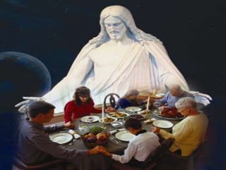 VALOR DO EVENGELHO NO LARO CONSOLADOR FCX/EMMANUELQUESTÃO 281-  A LEITURA DO VELHO TESTAMENTO E DO  EVANGELHO NOS CIRCULOS FAMILIARES – COMO É   DE HÁBITO ENTRE MUITOS POVOS EUROPEUS, FAVORECE A RENOVAÇÃO DOS  FLUIDOS SALUTARES DE PAZ   NA INTIMIDADE DO CORAÇÃO E DO AMBIENTE DOMÉSTICO?R -  ESSA LEITURA É SEMPRE ÚTIL, E QUANDO NÃO PRODUZ A PAZ IMEDIATA, EM VISTA DE HETEROGENEIDADE DE CONDIÇÕES ESPIRITUAIS DAQUELES QUE A OUVEM EM CONJUNTO, CONSTITUI SEMPRE PROVEITOSA SEMENTEIRA EVANGÉLICA, EXTENSIVA ÀS ENTIDADES DO PLANO INVISÍVEL, QUE A ASSISTEM, SENDO LÍCITO ESPERAR MAIS TARDE O SEU FLORESCIMENTO E FRUTIFICAÇÃO.