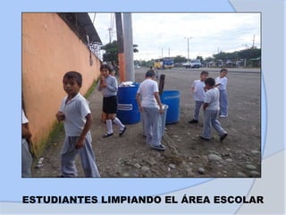 ESTUDIANTES LIMPIANDO EL ÁREA ESCOLAR
 