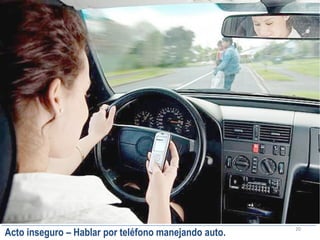 20
Acto inseguro – Hablar por teléfono manejando auto.
 