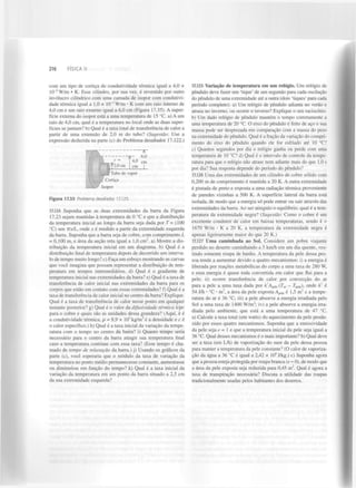 216

FÍSICA II

com um tipo de cortiça de condutividade térmica igual a 4,0 x
IO" W/m • K. Esse cilindro, por sua vez, é revestido por outro
invólucro cilíndrico com uma camada de isopor com condutividade térmica igual a 1,0 x IO" W/m • K com um raio interno de
4,0 cm e um raio externo igual a 6,0 cm (Figura 17.35). A superfície externa do isopor está a uma temperatura de 15 °C. a) A um
raio de 4,0 cm, qual é a temperatura no local onde as duas superfícies se juntam? b) Qual é a taxa total de transferência de calor a
partir de uma extensão de 2,0 m do tubo? (Sugestão: Use a
expressão deduzida na parte (c) do Problema desafiador 17.122.)
2

2

Figura 17.35

Problema desafiador 17.125.

17.124 Suponha que as duas extremidades da barra da Figura
17.23 sejam mantidas à temperatura de 0 °C e que a distribuição
da temperatura inicial ao longo da barra seja dada por T = (100
°C) sen TTX/L, onde x é medido a partir da extremidade esquerda
da barra. Suponha que a barra seja de cobre, com comprimento L
= 0,100 m, e área da seção reta igual a 1,0 cm . a) Mostre a distribuição da temperatura inicial em um diagrama, b) Qual é a
distribuição final de temperatura depois de decorrido um intervalo de tempo muito longo? c) Faça um esboço mostrando as curvas
que você imagina que possam representar a distribuição de temperatura em tempos intermediários, d) Qual é o gradiente de
temperatura inicial nas extremidades da barra? e) Qual é a taxa de
transferência de calor inicial nas extremidades da barra para os
corpos que estão em contato com essas extremidades? f) Qual é a
taxa de transferência de calor inicial no centro da barra? Explique.
Qual é a taxa de transferência de calor nesse ponto em qualquer
instante posterior? g) Qual é o valor da difusividade térmica kjpc
para o cobre e quais são as unidades dessa grandeza? (Aqui, k é
a condutividade térmica, p = 8,9 x 10 kg/m" é a densidade e c é
o calor específico.) h) Qual é a taxa inicial da variação da temperatura com o tempo no centro da barra? i) Quanto tempo seria
necessário para o centro da barra atingir sua temperatura final
caso a temperatura continue com essa taxa? (Esse tempo é chamado de tempo de relaxação da barra.) j ) Usando os gráficos da
parte (c), você esperaria que o módulo da taxa de variação da
temperatura no ponto médio permanecesse constante, aumentasse
ou diminuísse em função do tempo? k) Qual é a taxa inicial da
variação da temperatura em um ponto da barra situado a 2,5 cm
da sua extremidade esquerda?
3

17.125 Variação de temperatura em um relógio. Um relógio de
pêndulo deve fazer um 'tique' de um segundo para cada oscilação
do pêndulo de uma extremidade até a outra (dois 'tiques' para cada
período completo), a) Um relógio de pêndulo adianta no verão e
atrasa no inverno, ou ocorre o inverso? Explique o seu raciocínio.
b) Um dado relógio de pêndulo mantém o tempo corretamente a
uma temperatura de 20 °C. O eixo do pêndulo é feito de aço e sua
massa pode ser desprezada em comparação com a massa do peso
na extremidade do pêndulo. Qual é a fração da variação do comprimento do eixo do pêndulo quando ele for esfriado até 10 °C?
c) Quantos segundos por dia o relógio ganha ou perde com uma
temperatura de 10 °C? d) Qual é o intervalo de controle da temperatura para que o relógio não atrase nem adiante mais do que 1,0 s
por dia? Sua resposta depende do período do pêndulo?
17.126 Uma das extremidades de um cilindro de cobre sólido com
0,200 m de comprimento é mantida a 20 K. A outra extremidade
é pintada de preto e exposta a uma radiação térmica proveniente
de paredes vizinhas a 500 K. A superfície lateral da barra está
isolada, de modo que a energia só pode entrar ou sair através das
extremidades da barra. Ao ser atingido o equilíbrio, qual é a temperatura da extremidade negra? (Sugestão: Como o cobre é um
excelente condutor de calor em baixas temperaturas, sendo k =
1670 W/m • K a 20 K, a temperatura da extremidade negra é
apenas ligeiramente maior do que 20 K.)
17.127 Uma caminhada ao Sol. Considere um pobre viajante
perdido no deserto caminhando a 5 km/h em um dia quente, vestindo somente roupa de banho. A temperatura da pele dessa pessoa tende a aumentar devido a quatro mecanismos: i) a energia é
liberada por reações metabólicas do corpo a uma taxa de 280 W,
e essa energia é quase toda convertida em calor que flui para a
pele; ii) ocorre transferência de calor por convecção do ar
para a pele a uma taxa dada por Â : ' A p e i (T - 7" i ), onde k' é
54 J/h • °C • m , a área da pele exposta A
é 1,5 m e a temperatura do ar é 36 °C; iii) a pele absorve a energia irradiada pelo
Sol a uma taxa de 1400 W/m"; iv) a pele absorve a energia irradiada pelo ambiente, que está a uma temperatura de 47 °C.
a) Calcule a taxa total (em watts) do aquecimento da pele produzido por esses quatro mecanismos. Suponha que a emissividade
da pele seja e = 1 e que a temperatura inicial da pele seja igual a
36 °C. Qual desses mecanismos é o mais importante? b) Qual deve
ser a taxa (em L/h) de vaporização do suor da pele dessa pessoa
para manter a temperatura da pele constante? (O calor de vaporização da água a 36 °C é igual a 2,42 x IO J/kg.) c) Suponha agora
que a pessoa esteja protegida por roupa branca (e ~ 0), de modo que
a área da pele exposta seja reduzida para 0,45 m . Qual é agora a
taxa de transpiração necessária? Discuta a utilidade das roupas
tradicionalmente usadas pelos habitantes dos desertos.
ar

e

pe

2

c

2

pe]e

6

2

 