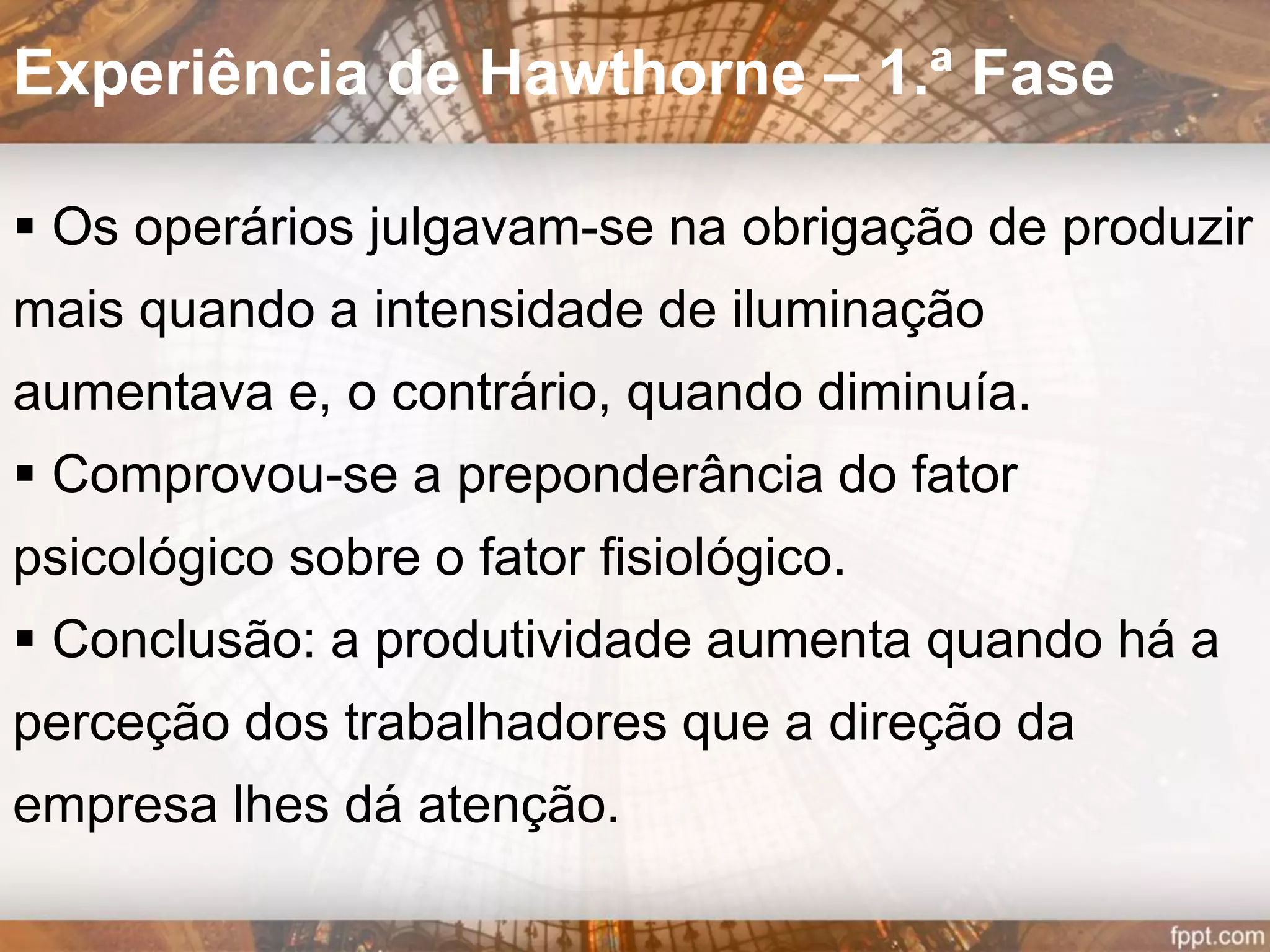 • Enfatiza o entendimento do
Comportamento, Necessidades
e Atitudes dos seres humanos
no local de trabalho:
 RELAÇÕES HUMANAS;
 GRUPOS INFORMAIS;
 COMUNICAÇÃO…
Ênfase
 