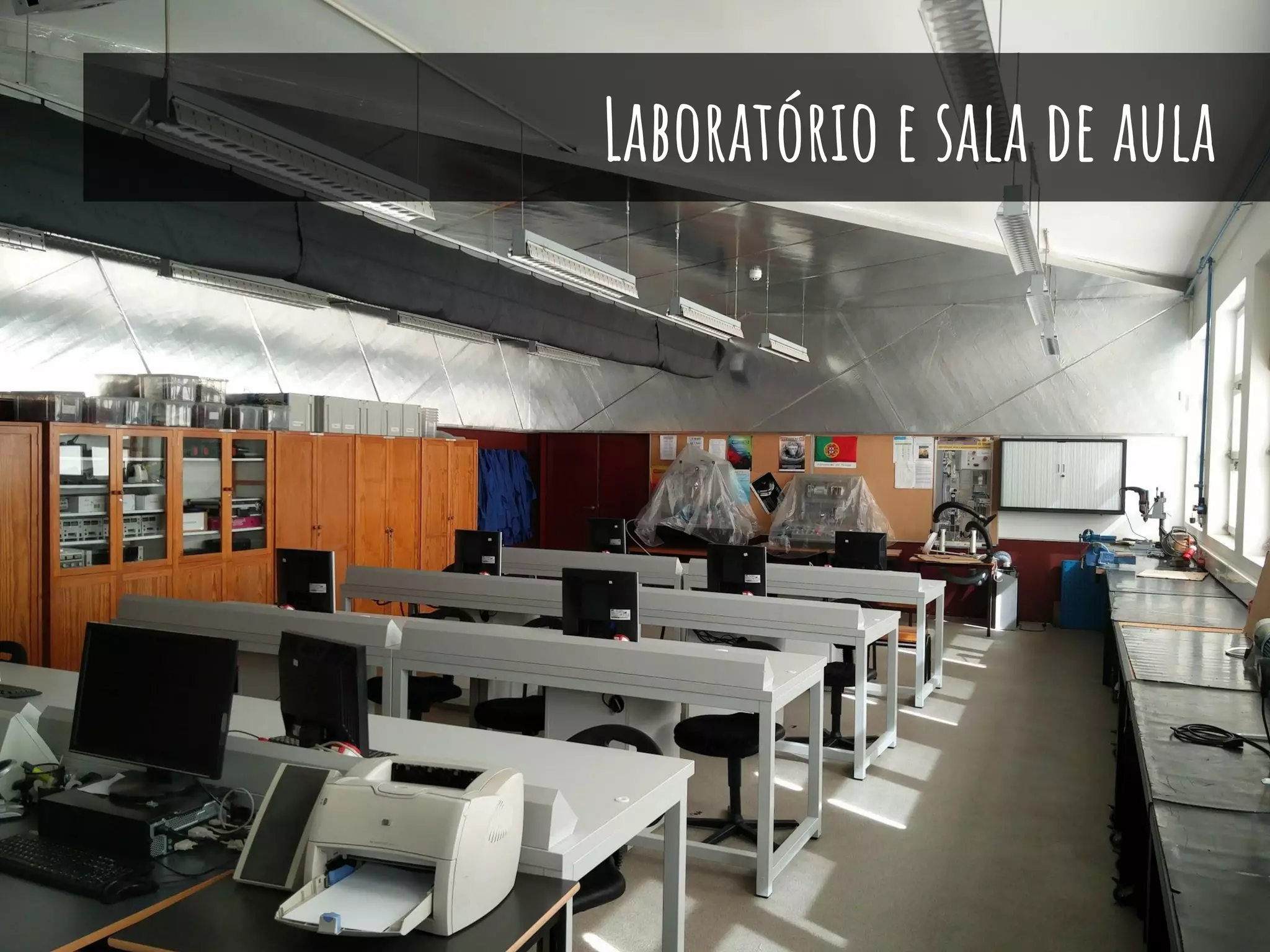 Laboratório e sala de aula
 