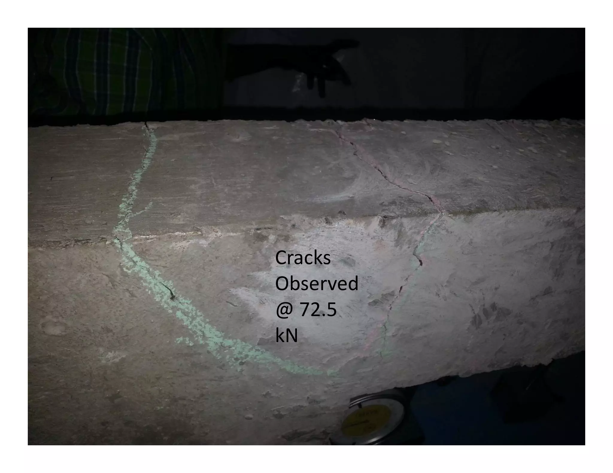 Cracks
Observed
@ 72.5
kN
 