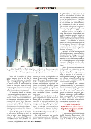 4 FUSIONS & ACQUISITIONS MAGAZINE MAI-JUIN 2009
AVIS D’EXPERTS
L’année 2001 et l’explosion de la bulle
internet marquera la fin de l’âge d’or du
M&A pour les industriels. La récession
frappe les grands groupes de plein fouet, et
ces derniers doivent se désendetter et se
recentrer sur leur cœur de métier, ne réalisant
que peu, ou pas, d’acquisitions de grande
ampleur, abandonnant même certaines
filiales peu rentables ou non stratégiques.
Cela marque une période de crise pour
le marché du conseil en stratégie, qui perdra
ses lettres de noblesses et entraînera dans sa
chute les cabinets de conseils opérationnels,
qui se réfugieront pour quelques années sur
les chantiers de mises en œuvre de gros sys-
tèmes d’information, puis de maintenance
applicative. Délaissant les activités de
conseils métiers, ces derniers perdent peu à
peu leurs compétences puis leur légitimité
dans ce domaine.
À partir de 2002, profitant des liquidi-
tés abondantes et de la baisse des taux d’in-
térêts, on assiste à l’essor des investisseurs
financiers et du private equity (PE) en par-
ticulier. En quelques années, les fonds sont
devenus des acteurs incontournables du
marché du M&A, grâce aux leviers finan-
ciers et à la formation de consortiums entre
les PE ; la taille de la cible n’est plus un obs-
tacle à la réalisation d’une acquisition. Par
contre, les impératifs d’intégrations ont été
bien trop souvent relégués au second plan,
parfois même oubliés au profit de la mise en
œuvre de stratégies d’ingénierie financière
visant à revaloriser l’actif pour le revendre à
court terme.
Profitant du creux d’activité et de la
perte de légitimité des cabinets de conseils
sur leur marché, les cabinets d’audit de pre-
mier plan se structurent, acquièrent des
compétences et développent une activité
complémentaire à l’activité d’audit histo-
rique – les métiers de Transactions Services
–, et démontrent leur légitimité sur le trai-
tement en amont des opérations d’acquisi-
tion, les études stratégiques et les due dili-
gences en particulier.
En 2004, on constate une nouvelle
croissance du marché et un rebond des opé-
rations de fusions-acquisitions. On assiste à
des phénomènes de mégafusions et des
effets de concentrations sectorielles avec
une réelle logique industrielle. Après leur
période de désendettement et d’accumula-
tion de liquidités, les entreprises profitent
des taux d’intérêts euro relativement bas et
de l’amélioration des cours de la Bourse
pour investir et se développer, en utilisant la
Bourse de manière plus rationnelle et rai-
sonnée qu’à la fin des années 1990.
Pendant ces années folles du M&A, le
niveau de transactions, tant en volume qu’en
nombre, a atteint de véritables records : en
2005, on enregistre 1,2 milliard de dollars de
volume de transaction en Europe (source :
Thomson CDC). Désormais, les actifs s’ac-
quièrent, se cèdent et s’échangent sur des
périodes de plus en plus courtes, et ils sont au
cœur de véritables stratégies spéculatives
ayant pour objectif de dégager au plus tôt les
plus hauts rendements.
Les années 2005-2007 voient plusieurs
opérations importantes, tant pour les inves-
tissements français à l’étranger que pour les
investissements des grandes entreprises
étrangères vis-à-vis des entreprises du CAC
40. La logique d’acquisition s’effectue majo-
ritairement en liquidités, suivie d’un endet-
tement massif et d’une augmentation de
capital.
Pour la première fois, le mode de rap-
prochement le plus répandu est l’absorp-
tion, l’entreprise qui acquiert cherchant à
imposer à sa cible son mode de fonctionne-
ment, ses pratiques et ses coutumes. De
nombreuses intégrations se soldent ainsi
non seulement par un échec de l’opération
mais aussi par une destruction de valeur du
nouvel ensemble recomposé.
En parallèle, les « Big Four » disposant
d’une légitimité acquise en matière de pré-
deal, se sont structurés et dotés en compé-
tences pour adresser les problématiques
post-deal de leurs clients, notamment en
matière de Post merger integration (PMI)
classique, adossées aux grandes probléma-
tiques opérationnelles de transformation
d’entreprise induites dans chaque opération
de fusion, acquisition, restructuration,
externalisation, fermetures de sites…
La crise financière de
2008-2009 : un retour brutal à
l’âge de raison pour le marché
du M&A
Le resserrement du crédit entraîne une
sensible diminution des opérations à effet
de levier qui représentent une part impor-
tante du marché du M&A. Dans ce
La tour Total Fina Elf. À partir de 1996, la période a été dominée par l’engouement pour les
valeurs technologiques qui, associé au niveau élevé de la Bourse, a favorisé l’émergence de
géants industriels comme Totalfina…
 