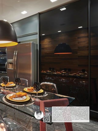 Realizar uma cozinha escura e equilibrada foi o desafio da arquiteta
Fernanda Andrade ao projetar este apartamento em Belo Horizonte, capital
mineira. Com 25 m², o cômodo deste apartamento de 315 m² foi revestido
com granito preto florido, uma vez que os clientes buscavam sofisticação
nos interiores. Para equilibrar e conferir aconchego, foram aplicados nas
paredes grandes painéis de madeira de demolição. Detalhes em vermelho
na base da mesa Prodomo e no interior do pendente Kitchenaid foram
ainda soluções adotadas para quebrar a frieza dos revestimentos. E o toque
final foi a escolha das cadeiras de acrílico da Cia das Cadeiras. “A opção por
objetos transparentes foi para dar leveza ao ambiente”, explica Fernanda
Andrade. Os armários são da Linea D’oro.
Fernanda
Andrade
 