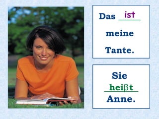 Er ________ Geige.spielt
 