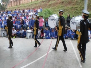 Fanfarra da EMEF  Olival Costa se apresentando na EMEF Paulo Duarte.