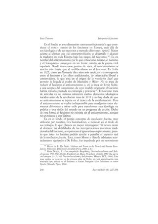 Enzo Traverso                                                   Interpretar el fascismo

     En el fondo, es esta dimensión contrarrevolucionaria la que cons-
tituye el tronco común de los fascismos en Europa, más allá de
sus ideologías y de sus trayectos a menudo diferentes. Arno J. Mayer
acierta al afirmar que «la contrarrevolución se desarrolló y alcanzó
la madurez en toda Europa bajo los rasgos del fascismo» 69. Es en
nombre del anticomunismo por lo que el fascismo italiano, el nazismo
y el franquismo convergen en un frente común en la guerra civil
española. Desde numerosos puntos de vista, el anticomunismo es
mucho más fuerte que el antiliberalismo en el fascismo. En Italia
en 1922, como en Alemania diez años más tarde, es la convergencia
entre el fascismo y las elites tradicionales, de orientación liberal y
conservadora, lo que está en el origen de la revolución legal que
permite la llegada al poder de Mussolini y Hitler. No se trata de
reducir el fascismo al anticomunismo o, en la línea de Ernst Nolte,
a una «copia» del comunismo, de cuyo modelo originario el fascismo
habría tomado prestada su estrategia y prácticas 70. El fascismo trata
de articular en un sistema coherente ciertos elementos ideológicos
nacidos antes de la revolución rusa de 1917 y no hay duda de que
su anticomunismo se injerta en el tronco de la antiilustración. Pero
el anticomunismo se vuelve indispensable para amalgamar estos ele-
mentos diferentes y sobre todo para transformar una ideología en
política y una visión del mundo en un programa de acción. Dicho
de otra forma, el fascismo no existiría sin el anticomunismo, aunque
no se reduzca a este último.
     Es en el fondo el propio concepto de revolución fascista, muy
utilizado por nuestros tres historiadores, a menudo en el título de
sus trabajos, lo que plantea un mayor interrogante. Si tienen razón
al destacar las debilidades de las interpretaciones marxistas tradi-
cionales del fascismo, se equivocan al ignorarlas completamente, pues-
to que éstas les habrían podido ayudar a percibir el impacto real
de la revolución fascista. Ésta, como Mosse y Gentile advierten acer-
tadamente siguiendo a De Felice, fue impulsada por un movimiento
      69
         MAYER, A. J.: The Furies. Violence and Terror in the French and Russian Revo-
lutions, Princeton, Princeton University Press, 2000, p. 67.
      70
         Véase NOLTE, E.: Der europäische Bürgerkrieg. Nationalsozialismus und Bols-
chewismus 1917-1945, Berlín, Frankfurt am Main, Propyläen-Ullstein, 1987 (La guerra
civil europea, 1917-1945. Nacionalsocialismo y bolchevismo, México, FCE, 1996). Esta
tesis estaba ya presente en la primera obra de Nolte, en una aproximación más
matizada que incluía en el fascismo a Action Française (Der Faschismus in seiner
Epoche, Múnich, Piper, 1966).

248                                                      Ayer 60/2005 (4): 227-258
 