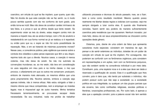 2
coercitivo, em virtude do qual se lhe impõem, quer queira, quer não.
Não há dúvida de que esta coerção não se faz sentir, ou é muito
pouco sentida quando com ela me conformo de bom grado, pois
então torna-se inútil. Mas não deixa de constituir caráter intrínseco de
tais fatos, e a prova é que se afirma desde que tento resistir. Se
experimento violar as leis do direito, estas reagem contra mim de
maneira a impedir meu ato se ainda é tempo; com o fim de anulá-Io e
restabelecê-Io em sua forma normal se já se realizou e é reparável;
ou então para que eu o expie se não há outra possibilidade de
reparação. Mas, e em se tratando de máximas puramente morais?
Nesse caso, a consciência pública, pela vigilância que exerce sobre a
conduta dos cidadãos e pelas penas especiais que têm a seu dispor,
reprime todo ato que a ofende. Noutros casos, a coerção é menos
violenta; mas não deixa de existir. Se não me submeto às
convenções mundanas; se, ao me vestir, não levo em consideração
os usos seguidos em meu país e na minha classe, o riso que
provoco, o afastamento em que os outros me conservam, produzem,
embora de maneira mais atenuada, os mesmos efeitos que uma
pena propriamente dita. Noutros setores, embora a coerção seja
apenas indireta, não é menos eficaz. Não estou obrigado a falar o
mesmo idioma que meus compatriotas, nem a empregar as moedas
legais; mas é impossível agir de outra maneira. Minha tentativa
fracassaria lamentavelmente, se procurasse escapar desta
necessidade. Se sou industrial, nada me proíbe de trabalhar
utilizando processos e técnicas do século passado; mas, se o fizer,
terei a ruína como resultado inevitável. Mesmo quando posso
realmente me libertar destas regras e violá-Ias com sucesso, vejo-me
sempre obrigado a lutar contra elas. E quando são finalmente
vencidas, fazem sentir seu poderio de maneira suficientemente
coercitiva pela resistência que me opuseram. Nenhum inovador, por
mais feliz, deixou de ver seus empreendimentos se chocarem contra
oposições deste gênero.
Estamos, pois, diante de uma ordem de fatos que apresenta
caracteres muito especiais: consistem em maneiras de agir, de
pensar e de sentir exteriores ao indivíduo, dotadas de um poder de
coerção em virtude do qual se lhe impõem. Por conseguinte, não
poderiam se confundir com os fenômenos orgânicos, pois consistem
em representações e em ações; nem com os fenômenos psíquicos,
que não existem senão na consciência individual e por meio dela.
Constituem, pois, uma espécie nova e é a eles que deve ser dada e
reservada a qualificação de sociais. Esta é a qualificação que lhes
convém; pois é claro que, não tendo por substrato o indivíduo, não
podem possuir outro que não seja a sociedade: ou a sociedade
política em sua integridade, ou qualquer um dos grupos parciais que
ela encerra, tais como confissões religiosas, escolas políticas e
literárias, corporações profissionais, etc. Por outro lado, é apenas a
eles que a apelação convém; pois a palavra social não tem sentido
 