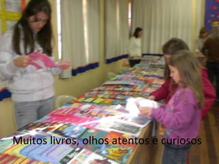 Muitos livros, olhos atentos e curiosos 