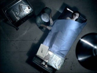 Hoy es un día muy especial: Es el día de mi funeral.  Anoche por fin logró matarme.  Me golpeó hasta morir.  Si por lo menos hubiera tenido el valor y la fortaleza de dejarlo ….  Si hubiera aceptado la ayuda profesional ...  Si se lo hubiera hecho saber a todas mis amistades,  hoy no hubiera recibido flores! !! 