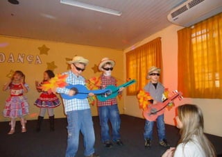 Festival de danças da escola monteiro lobato