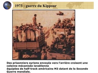 Des prisonniers syriens envoyés vers l'arrière croisent une colonne mécanisée israélienne équipées de half-track américains M3 datant de la Seconde Guerre mondiale.  1973 : guerre du Kippour 