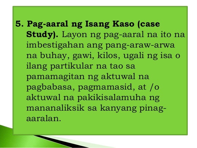 Sinusuri ng mananaliksik ang mga datos picture