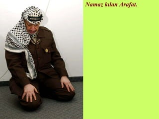 Namaz kılan Arafat.  