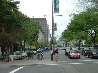 Context Sensitive Solutions in Designing Major Urban Thoroughfares for Walkable Communities 