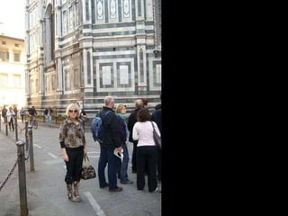 Fue un beso de esos  De darse las gracias Un beso de esos , De esos que valen Por toda la quimica  De la farmacia 