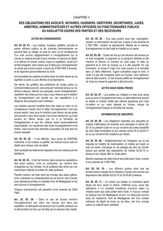 CHAPITRE V
     DES OBLIGATIONS DES AVOCATS, NOTAIRES, HUISSIERS, GREFFIERS, SECRETAIRES, JUGES,
        ARBITRES, ADMINISTRATEURS ET AUTRES OFFICIERS OU FONCTIONNAIRES PUBLICS
                   OU ASSUJETTIS DIVERS DES PARTIES ET DES RECEVEURS

                  ACTES EN CONSEQUENCE                                 Art. 02. 05. 05. - Tout acte portant sous bail, subrogation,
                                                                       cession ou rétrocession de bail doit, à peine d’une amende de
Art. 02. 05. 01. - Les notaires, huissiers, greffiers, avocats et      5 000 FMG, contenir la reproduction littérale de la mention
autres officiers publics et les autorités administratives ne           d’enregistrement du bail cédé en totalité ou en partie.
peuvent faire ou rédiger un acte en vertu ou en conséquence
d’un acte soumis obligatoirement à l’enregistrement sur la             Art. 02. 05. 06. - Toutes les fois qu’une décision est rendue sur
minute ou original annexé à leurs minutes, le recevoir en dépôt,       un acte enregistré, le jugement ou la sentence arbitrale en fait
ni le délivrer en brevet, extrait, copie ou expédition, avant qu’il    mention et énonce le montant du droit payé, la date du
ait été enregistré, alors même que le délai pour l’enregistrement      paiement et le nom du bureau où il a été acquitté. En cas
ne serait pas encore expiré, à peine de 5 000 FMG d’amende,            d’omission, et lorsqu’il s’agit d’un acte soumis à la formalité
et de répondre personnellement du droit.                               dans un délai déterminé, l’agent compétent exige le droit, si
                                                                       l’acte n’a pas été enregistré dans son bureau, sauf restitution
Sont exceptés les exploits et autres actes de cette nature qui se
                                                                       dans le délai prescrit, s’il est ensuite justifié de l’enregistrement
signifient à partie ou par affiches et proclamations.
                                                                       de l’acte sur lequel le jugement a été prononcé.
De même, les greffiers des juridictions de simple police ou
correctionnelles pourront, sans encourir l’amende prévue au 1er                         ACTES SOUS SEING PRIVES
alinéa ci-dessus, délivrer aux parquets, avant l’enregistrement,
expédition des actes par eux reçus, sous réserve que la relation       Art. 02. 05. 07. - Les parties qui rédigent un acte sous seing
de l’enregistrement soit inscrite sur ces expéditions à la             privé soumis à l’enregistrement dans un délai déterminé doivent
diligence des parquets avant utilisation.                              en établir un double, revêtu des mêmes signatures que l’acte
                                                                       lui-même et qui reste déposé au bureau chargé de
Les notaires peuvent toutefois faire des actes en vertu ou en
                                                                       l’enregistrement lorsque la formalité est requise.
conséquence d’actes dont le délai d’enregistrement n’est pas
encore expiré, mais sous la condition que chacun de ces actes
                                                                                        AFFIRMATION DE SINCERITE
soit annexé à celui dans lequel il se trouve mentionné, qu’il soit
soumis en même temps que lui à la formalité de
                                                                       Art. 02. 05. 08. - Les obligations imposées aux assujettis en
l’enregistrement et que les notaires soient personnellement
                                                                       matière d’affirmation de sincérité sont précisées à l’article 02-
responsables, non seulement des droits d’enregistrement et de
                                                                       02-10 du présent Code en ce qui concerne les actes translatifs
timbre, mais encore des amendes auxquelles cet acte peut se
                                                                       de droit réels immobiliers et aux articles 02-03-16 et 02-03-17
trouver assujetti.
                                                                       en ce qui concerne les mutations par décès.
Art. 02. 05. 02. - Il est défendu, sous peine de 5000FMG
                                                                       Art. 02. 05. 09. - Indépendamment de l’obligation qui lui est
d’amende, à tout notaire ou greffier, de recevoir aucun acte en
                                                                       imposée en matière de dissimulation, le notaire qui reçoit un
dépôt sans dresser acte de dépôt.
                                                                       acte de vente, d’échange ou de partage est tenu de donner
Sont exceptés les testaments déposés chez les notaires par les         lecture aux parties des dispositions de l’article 02-02-10 ci-
testateurs.                                                            dessus et de l’article 366 du Code pénal.
                                                                       Mention expresse de cette lecture sera faite dans l’acte, à peine
Art. 02. 05. 03. - Il est fait mention dans toutes les expéditions
                                                                       d’une amende de 5 000 FMG.
des actes publics, civils ou judiciaires, qui doivent être
enregistrés sur les minutes, de la quittance des droits par une
                                                                       Art. 02. 05. 10. - Les officiers publics ainsi que les
transcription littérale et entière de cette quittance.
                                                                       fonctionnaires chargés de la rédaction d’actes sont soumis aux
Pareille mention est faite dans les minutes des actes publics,         dispositions des articles 02-02-10 et 02-05-09 ci-dessus.
civils, judiciaires ou extrajudiciaires qui se font en vertu d’actes
sous signatures privées ou passées hors de Madagascar et qui           Art. 02. 05. 11. - Le notaire qui dresse un inventaire après
sont soumis à l’enregistrement.                                        décès est tenu, avant la clôture, d’affirmer qu’au cours des
Chaque contravention est passible d’une amende de 5000                 opérations il n’a constaté l’existence d’aucune valeur ou
FMG.                                                                   créance autre que celle portée dans l’acte, ni d’aucun compte
                                                                       en banque hors de Madagascar et qu’il n’a découvert aucune
Art. 02. 05. 04. - Dans le cas de fausse mention                       trace de l’existence, hors de Madagascar soit d’un compte
d’enregistrement soit dans une minute, soit dans une                   individuel de dépôt de fonds ou de titres, soit d’un compte
expédition, le délinquant est poursuivi par la partie publique sur     indivis ou collectif avec solidarité.
la dénonciation du faux qui est faite par le receveur des Impôts.
 