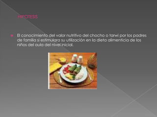 PELIGROS       Los alcaloides, en su mayoría son de origen vegetal, son substancias orgánicas nitrogenadas cuya acción puede ser medicinal o venenosa; su uso inadecuado puede causar intoxicaciones graves.      El principal alcaloide presente en mayor proporción en casi todas las especies es la lupina. La toxicidad letal en humanos está establecida en una relación de 11-25 mg de alcaloide por Kg. de peso. En dosis tóxicas los alcaloides causan un bloqueo neuromuscular y una depresión respiratoria.      A través del tiempo se desarrollaron varios métodos caseros para “desamargar” las semillas, es decir eliminar los alcaloides de las mismas. El más primitivo era embolsar las semillas y colocarlas en los ríos por varios días (más de 4) para que la corriente de agua lavara los alcaloides ya que estos son hidrosolubles. Existen combinaciones con previos remojos y también los semi-industriales donde utilizan la inyección de vapor de agua y otros con la aplicación de ácido clorhídrico.      Estos problemas de toxicidad han quedado ampliamente superados con el mejoramiento genético que desarrolló las variedades “dulces” sin alcaloides o con porcentajes muy pequeños a niveles no tóxicos.      Las variedades sin alcaloides son: L. albus, L. luteus, L. augustifolius, L mutabilis.      Otro problema de toxicidad en lupinos son las fomosinas. En este caso no se      trata de sustancias que estén ligadas a factores genéticos sino que son sustancias tóxicas causadas por la infestación de un hongo, Phomopsisleptostromiformis, que puede vivir      como parásito pero más comúnmente lo hace como saprófito en los remanentes después de la cosecha. Las toxinas llamadas fomosinas A y B son las causantes de la “lupinosis” que suele afectar a las ovejas que pastorean los rastrojos de lupinos.