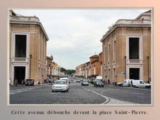 Cette avenue débouche devant la place Saint-Pierre. 