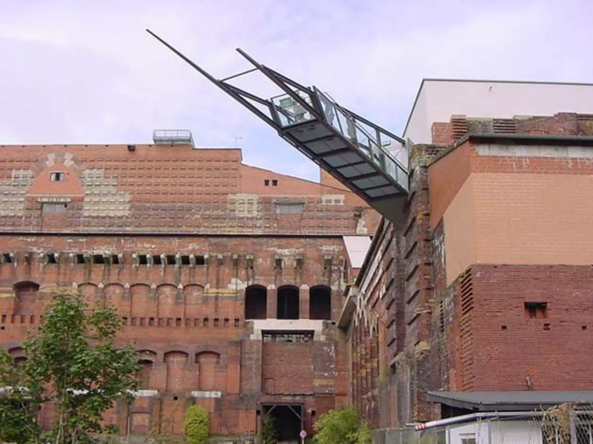 College for Basic Studies ,
Sichuan University, Chengdu, 2002
 