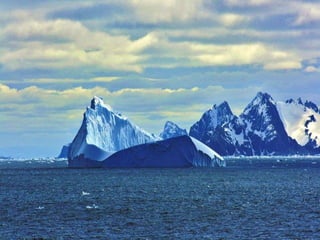 Floating mountains of ice