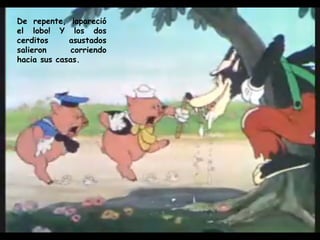 De repente, ¡apareció el lobo! Y los dos cerditos asustados salieron corriendo hacia sus casas. 