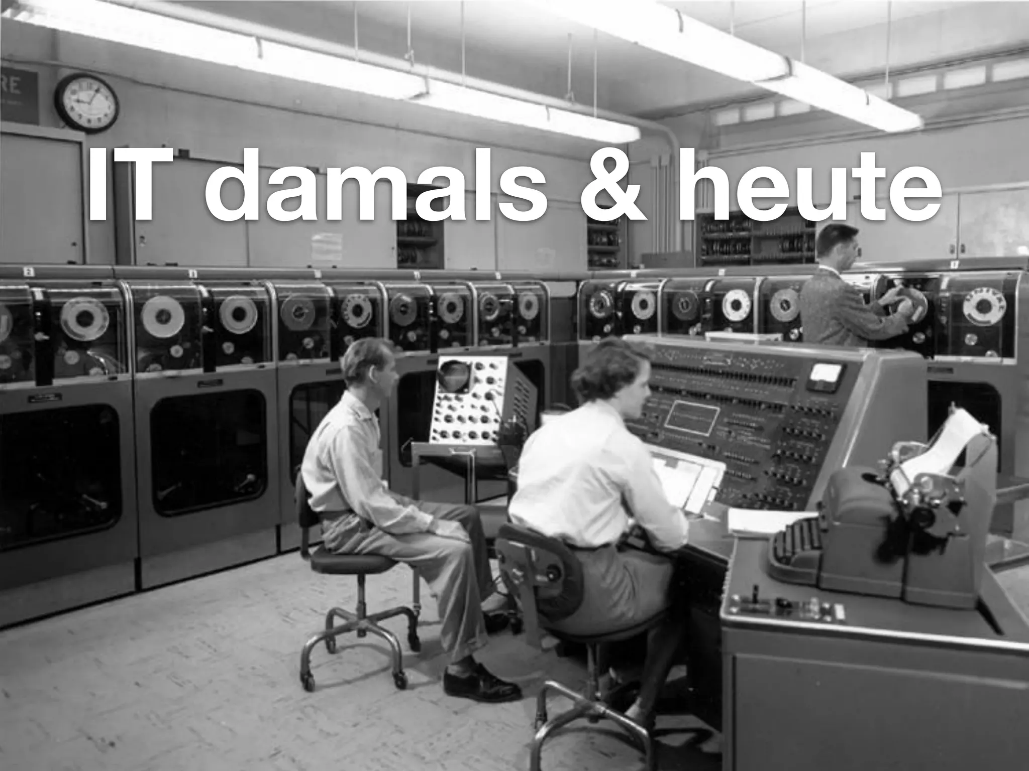 FileMaker Konferenz | Hamburg | 22.-24. Juni 2022
Die Zukunft von FileMaker - Marcel Moré
© Fran Garcia | @instafraner | https://www.twenty20.com/photos/30865764
IT damals & heute
 