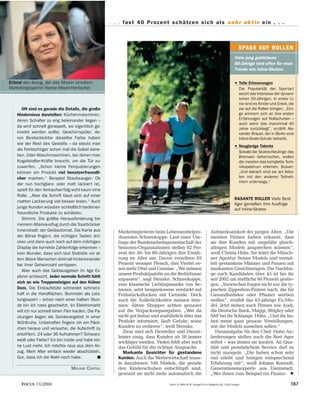 Erfand den Anzug, der das Altsein simuliert: 
Marketingexpertin Hanne Meyer-Hentschel 
Oft sind es gerade die Details, die große 
Hindernisse darstellen: Küchenmaschinen, 
deren Schalter zu eng beieinander liegen – 
da wird schnell geraspelt, wo eigentlich ge-knetet 
werden sollte. Geschirrspüler, de-ren 
Besteckkörbe dieselbe Farbe haben 
wie der Rest des Gestells – da steckt man 
als Fehlsichtiger schon mal die Gabel dane-ben. 
Oder Waschmaschinen, bei denen man 
Kugelstoßer-Kräfte braucht, um die Tür zu-zuwerfen. 
„Schon kleine Feinjustierungen 
können ein Produkt viel benutzerfreundli-cher 
machen.“ Beispiel Staubsauger: Ob 
der nun hochglanz- oder matt lackiert ist, 
spielt für den Verkaufserfolg wohl kaum eine 
Rolle. „Aber die Schrift lässt sich auf einer 
matten Lackierung viel besser lesen.“ Auch 
junge Kunden wüssten schließlich bediener-freundliche 
Produkte zu schätzen. 
Stimmt. Die größte Herausforderung bei 
meinem Altersausfl ug durch die Saarbrücker 
Innenstadt: der Geldautomat. Die Karte aus 
der Börse fi ngern, die richtigen Tasten drü-cken 
und dann auch noch auf dem milchigen 
Display die korrekte Zahlenfolge erkennen – 
kein Wunder, dass sich laut Statistik vor al-lem 
ältere Menschen dreimal hintereinander 
bei ihrer Geheimzahl vertippen. 
Aber auch das Geldausgeben im Age Ex-plorer 
schlaucht. Jeder normale Schritt fühlt 
sich an wie Treppensteigen auf den Kölner 
Dom. Die Einkaufstüte schneidet schmerz-haft 
in die Handfl ächen. Bummeln als Leis-tungssport 
– schon nach einer halben Stun-de 
bin ich nass geschwitzt. Im Elektromarkt 
will ich nur schnell einen Film kaufen. Die Pa-ckungen 
liegen als Sonderangebot in einer 
Wühltruhe. Unbeholfen fi ngere ich ein Päck-chen 
heraus und versuche, die Aufschrift zu 
entziffern. 24 oder 36 Aufnahmen? Schwarz-weiß 
oder Farbe? Ich bin müde und habe kei-ne 
Lust mehr. Ich möchte raus aus dem An-zug. 
Mein Alter einfach wieder abschütteln. 
Gut, dass ich die Wahl noch habe. ■ 
MELANIE CONTOLI 
. . . fast 40 Prozent schätzen sich als sehr aktiv ein . . . 
Marketingleiterin beim Lebensmittelpro-duzenten 
Schneekoppe. Laut einer Um-frage 
der Bundesarbeitsgemeinschaft der 
Senioren-Organisationen stellen 82 Pro-zent 
der 50- bis 80-Jährigen ihre Ernäh-rung 
im Alter um. Davon verzehren 85 
Prozent weniger Fleisch, drei Viertel es-sen 
mehr Obst und Gemüse. „Wir müssen 
unsere Produktpalette an die Bedürfnisse 
anpassen“, sagt Stenske. Schneekoppe, 
eine klassische Lieblingsmarke von Se-nioren, 
setzt beispielsweise verstärkt auf 
Frühstücksfl ocken mit Getreide. Doch 
auch die Äußerlichkeiten müssen stim-men: 
Ältere Shopper achten genauer 
auf die Verpackungsangaben. „Wer da 
nicht gut lesbar und ausführlich über das 
Produkt informiert, läuft Gefahr, seine 
Kunden zu verlieren“, weiß Stenske. 
Zwar sind sich Hersteller und Dienst-leister 
einig, dass Kunden ab 50 immer 
wichtiger werden. Vielen fehlt aber noch 
das Gefühl für die richtige Ansprache. 
Markante Gesichter für gestandene 
Kunden. Auch die Werbewirtschaft muss-te 
dazulernen: Mit Models, die gerade 
den Kinderschuhen entschlüpft sind, 
gewinnt sie nicht mehr automatisch die 
SPASS AUF ROLLEN 
Viele jung gebliebene 
50-Jährige sind offen für neue 
Trends wie Inline-Skaten. 
• Tolle Erinnerungen 
Die Popularität der Sportart 
weckt das Interesse der dynami-schen 
50-Jährigen. In erster Li-nie 
sind es Kinder und Enkel, die 
sie auf die Rollen bringen. „Eini-ge 
erinnern sich an ihre ersten 
Erfahrungen auf Rollschuhen – 
auch wenn das manchmal 40 
Jahre zurückliegt“, erzählt Ale-x 
ander Brauer, der in Berlin eine 
Inline-Skate-Schule betreibt. 
• Neugierige Talente 
Sobald die Skates-Neulinge das 
Bremsen beherrschen, wollen 
die meisten das komplette Tech-nikspektrum 
erlernen. Brauer: 
„Und danach sind sie am liebs-ten 
mit den anderen Teilneh-mern 
unterwegs.“ 
RASANTE ROLLER Viele Best 
Ager genießen ihre Ausfl üge 
auf Inline-Skates 
Aufmerksamkeit der jungen Alten. „Die 
meisten Firmen haben erkannt, dass 
sie ihre Kunden mit ungefähr gleich-altrigen 
Models ansprechen müssen“, 
weiß Christa Höhs. Sie leitet die Münch-ner 
Agentur Senior Models und vermit-telt 
gestandene Männer und Frauen mit 
markanten Gesichtszügen. Die Nachfra-ge 
nach Kandidaten über 45 ist bei ihr 
seit 2002 um stattliche 60 Prozent gestie-gen. 
„Inzwischen fragen nicht nur die ty-pischen 
Zipperlein-Firmen nach, die für 
Gesundheitstee oder Pfl aster werben 
wollen“, erzählt das 63-jährige Ex-Mo-del. 
Jetzt stehen auch Firmen wie Audi, 
die Deutsche Bank, Maggi, Wrigley oder 
SAP bei ihr Schlange. Höhs: „Und die ha-ben 
meist ganz genaue Vorstellungen, 
wie die Models aussehen sollen.“ 
Hausaufgabe für den Chef: Hohe An-forderungen 
stellen auch die Best Ager 
selbst – was immer sie kaufen. An Qua-lität 
und persönlichem Service darf es 
nicht mangeln. „Die haben schon sehr 
viel erlebt und bringen entsprechend 
Erfahrung mit“, weiß Johann Konradt, 
Generationenexperte aus Darmstadt. 
„Wer ihnen zum Beispiel ein Finanz- 
FOCUS 13/2004 Fotos: A. Bello & W. Knapp/FOCUS-Magazin (6), Getty Images 187 
 