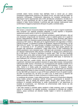 20 gennaio 2014

controllo estero hanno venduto fuori dall’Italia merci e servizi per un valore
complessivo leggermente superiore a 90 miliardi di euro, dei quali quasi 40 relativi ad
operazioni intra-gruppo. Focalizzando l’attenzione sul comparto manifatturiero, le
esportazioni hanno rappresentato oltre il 40% del fatturato complessivo. Si tratta di un
valore 10 punti percentuali più alto di quello relativo al complesso delle imprese
residenti in Italia. Anche limitando il confronto alle sole imprese medio-grandi viene
confermata la maggiore propensione all’export di quelle a controllo estero.
Alcune riflessioni conclusive
Per tornare a crescere l’economia italiana ha necessità di nuovi e ingenti investimenti.
Solo ricreando una capacità produttiva adeguata, si potrà aspirare a recuperare
rapidamente quanto perso in termini di ricchezza prodotta.
Sulla mancanza di investimenti e sulla difficoltà nell’attrarre capitali dall’estero, oltre ad
una situazione congiunturale non favorevole, pesa un sistema paese non in grado di
favorire adeguatamente l’attività d’impresa. Il rapporto Doing Business della Banca
Mondiale mostra con chiarezza questa problematica. Nell’edizione per il 2014, l’Italia si
posiziona al 65° posto su 189 paesi per le regolamentazioni che agevolano o limitano
l’attività d’impresa. La classifica è guidata da Singapore, seguita da Hong Kong, con gli
Stati Uniti al 4° posto. Tra i paesi europei, la Spagna si posiziona al 52°, la Francia al
38° e la Germania al 21°. Di particolare interesse alcuni degli aspetti utilizzati per
giungere alla valutazione complessiva. L’Italia soffre prima di tutto l’inefficienza del
sistema giudiziario: sono necessari quasi 1.200 giorni per concludere un procedimento
per ottenere l’adempimento delle clausole contrattuali. In Spagna sono sufficienti poco
più di 500 giorni, in Francia e Germania si scende sotto i 400. Un freno all’attività
d’impresa viene anche dalla normativa fiscale. Un’azienda italiana deve destinare 269
ore ogni anno alle procedure previste per il pagamento delle tasse. In Germania ne
sono sufficienti 218, in Francia ci si ferma a 132.
Nel corso degli anni, queste criticità, oltre ad aver frenato la realizzazione di nuovi
investimenti, sembrano aver guidato le decisioni di spesa delle imprese, indirizzandone
l’allocazione delle risorse e favorendo una ricomposizione del capitale investito tra le
diverse tipologie di beni: è aumentato il peso dell’immobiliare, in particolare case e
uffici, mentre si è ridotto quello dei macchinari e dei mezzi di trasporto. Questo
spostamento di risorse al di fuori del comparto produttivo ha determinato una riduzione
della capacità del Paese di creare ricchezza, processo iniziato già negli anni precedenti
la crisi. Nel 2000 per produrre un euro di Pil erano sufficienti 5 euro di capitali investiti;
nel 2007 ne servivano 5,6, nel 2012 si è saliti a 6,6. In dodici anni la capacità del
sistema produttivo italiano di creare ricchezza si è ridotta di quasi un terzo.
La lunghezza dei processi, il peso della burocrazia, l’assenza di infrastrutture adeguate
senza dubbio rendono complessa l’attività d’impresa, penalizzando le decisioni di
investimento. Oltre le criticità del sistema paese, sembra, però, esserci anche un
problema di mentalità nell’affrontare le scelte imprenditoriali e nel determinare le
modalità di investimento, con riferimento sia all’ammontare delle risorse sia alla
tipologia di bene acquistato.
I dati sulle imprese a controllo estero residenti in Italia mostrano come un maggior
volume di investimenti nel capitale produttivo, nonostante le difficoltà del contesto
esterno, possa contribuire ad ottenere risultati migliori in termini di produttività e
redditività.

7

 