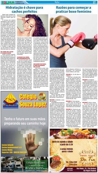 1ª QUINZENA DE
FEVEREIRO de 2015
Mulher
Saiba quais cuidados es-
pecíficos você deve ter para
valorizar e definir seus ca-
chos.
O universo dos cabelos
cacheados é mais variado do
que você imagina. Em geral,
os especialistas dividem os
cacheados em três grupos,
conforme o formato dos ca-
chos: ondulados, encaraco-
lados e crespos. Ainda que
haja uma diferença sutil na
estrutura, todos eles têm algo
em comum: a necessidade da
hidratação. Por causa de sua
forma em espiral, a oleosida-
de natural produzida na raiz
chega mais dificilmente até as
pontas, que acabam sofrendo
com o ressecamento. Além
disso, Quanto mais enrolado
o fio, mais fino e mais frágil ele
é. Portanto, a regra número
um dos cachos é investir em
diferentes tipos de cuidados.
Na hora de lavar
e condicionar
Prefira produtos específi-
cos para esse tipo de fio. Os
bons fabricantes enriquecem
as fórmulas dos produtos com
ingredientes adequados para
hidratar, nutrir e condicionar
esse tipo de fio. Na hora de
comprar, procure por pró-
-vitamina B5, queratina e
elastina, responsáveis, res-
pectivamente, pelo fortaleci-
mento dos fios, pela definição
perfeita da ondulação e pela
recuperação integral da haste
capilar da raiz às pontas.Além
de lavar e condicionar com
produtos adequados, usar
uma máscara de hidratação
é fundamental para melhorar
a qualidade e a estrutura
dos fios, controlar o volume
e reduzir o frizz. Aplique o
produto ainda no chuveiro,
reforçando nas pontas e deixe
agir pelo tempo recomendado
pelo fabricante. Ao escolher a
O boxe feminino tem con-
quistado cada vez mais adep-
tas nos últimos anos e prome-
te ainda mais: em 2016, será
a primeira vez que o esporte
fará parte dos Jogos Olímpi-
cos e as atenções estarão vol-
tadas para as atletas de nível
internacional que mostrarão
todo o seu girl power no Rio.
Se sua vontade de expe-
rimentar é grande e a preo-
cupação de que os braços
fiquem muito musculosos
também, saiba que esse me-
dinho é injustificável, amiga.
O treino de boxe, mais do
que tudo, esculpe e tonifica a
massa muscular.
Temos algumas razões
para você, pelo menos, ex-
perimentar o boxe feminino:
Round 1. Mantém o cora-
ção saudável
Os benefícios do exercício
vão além de se ver bonita no
espelho. O boxe feminino vai
deixar o seu coração tinindo
porque também é um exercí-
cio aeróbico.Aprática de boxe
mantém o nível de batimentos
regular entre 75% e 85% da
frequência máxima, taxas
recomendadas para quem se
exercita. “Um bom treino faz
você respirar profundamente
e eleva a taxa de bombea-
mento do sangue para todo
o corpo. Com o aumento da
frequência cardíaca, você
fortalece os músculos do co-
ração e diminui as chances
de desenvolver complicações,
Hidratação é chave para
cachos perfeitos
máscara use o mesmo critério
utilizado para o xampu e o
condicionador. Na realidade,
o ideal é que eles sejam da
mesma linha, pois os com-
ponentes da fórmula são os
mesmos, apenas a concentra-
ção muda. Justamente por ser
mais denso, limite a aplicação
a uma vez por semana. Do
contrário, seus cachos podem
ficar pesados, opacos e sem
movimento.
Cuidado na hora
de desembaraçar
Ao sair do chuveiro, seque
os fios com a toalha para re-
mover o excesso de umidade.
Nunca tente desembaraçar
os cabelos no chuveiro, pois,
quando estão encharcados,
tornam-se mais frágeis e
propensos à quebra. Também
não vale esfregar a toalha
com força. Faça movimentos
delicados como se estivesse
amassando as mechas. Com
os cabelos úmidos, aplique o
creme para pentear. Capriche
nas pontas (sempre elas!) e
evite passar o produto muito
próximo à raiz para não cor-
rer o risco de emplastrar. Vá
passando o pente ou a escova
de cerdas largas mecha por
mecha, das pontas em dire-
ção à raiz. Complementando
os cuidados pós-banho, com
os fios já desembaraçados,
para definir ainda mais os
movimentos, experimente
os ativadores de cachos. Em
creme, mousse ou spray lí-
quido (do mais pesado para o
menos), eles diminuem o frizz
e modelam os fios, proporcio-
nando um volume mais con-
trolado. Você também pode
optar pelos leave ins, que são
mais leves e deixam os cabe-
los menos armados. Além de
dar leveza, eles protegem os
fios dos raios UV e do calor
de aparelhos como secador e
modeladores elétricos.
Secagem natural
e sem exageros
de calor
Para cachos ainda mais
definidos, o uso do secador
está liberado – não sem antes
aplicar um protetor térmico.
Opte pelo difusor que distribui
melhor o jato de ar, sem dar
volume. Após a secagem, um
reparador de pontas é sempre
um ótimo aliado para evitar
pontas duplas, abaixar aque-
les fiozinhos que insistem em
ficar de pé e ainda garantir
doses extras de brilho. Come-
ce de baixo para cima e fique
longe da raiz.
Razões para começar a
praticar boxe feminino
como ataques cardíacos e
derrames”, diz o personal
trainer britânico John Kalu.
Round 2. Te dá mais re-
sistência
Para tirar o proveito máxi-
mo do seu exercício físico, é
preciso trabalhar o ritmo car-
díaco e uma certa variedade
de movimentos do corpo. O
boxe feminino combina as
duas coisas: é um exercício
entre 70 e 80% anaeróbico
e entre 20 e 30% aeróbico.
Mas o que isso quer dizer?
É um esporte que exige mais
dos seus músculos, o que vai
estimular o aumento da sua
resistência, da massa mus-
cular e do metabolismo, sem
deixar de cuidar da sua saúde
cardiovascular. Yey!
Round 3. Torra calorias
Uma hora de treino de
boxe queima entre 350 e
500 calorias, dependendo da
intensidade dos movimentos.
Round 4. Queima as gor-
duras da barriga. Praticar
boxe não só leva as calorias
a nocaute: você perde a gor-
dura visceral, que é aquela
que fica por trás da parede
abdominal, que em grande
quantidade pode ser um fator
de risco para o desencadea-
mento problemas de saúde,
inclusive cardíacos. Por isso,
o foco em se livrar dela é in-
crivelmente importante.
Outro fato interessante so-
bre o boxe é que não há mo-
notonia: você pode misturá-lo
com outros trabalho de resis-
tência, como flexões, passa-
das a fundo e agachamentos
com pulos verticais que tam-
bém queimam gordura.
Round 5. Fortalece!
Mais importante do que a
queima de gordura é o treina-
mento de força para aumentar
a velocidade, resistência e
manter seu corpo em ótima
saúde. O boxe é o exercí-
cio perfeito para alcançar
absolutamente todas essas
coisas. John explica que
“uma boa sequência de boxe
envolve diferentes formas de
movimentos repetitivos que
fortalecerão todo o corpo,
especialmente braços, pernas
e tronco”.
Round 6. Alivia o stress
Se você pensa que ba-
ter muito em um saco de
pancadas libera o seu lado
mais animal, e que por isso
pode deixá-la mais agressi-
va, esqueça essa ideia. Na
verdade, o boxe pode ser
surpreendentemente tera-
pêutico. “Pesquisas mostram
que o boxe ajuda a aliviar o
estresse físico e mental, dimi-
nui os hormônios do estresse,
como o cortisol, e aumenta as
endorfinas, que são os pro-
dutos químicos responsáveis
pela sensação de bem-estar
do seu corpo, melhorando o
humor”, comenta John.
 