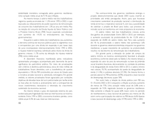 estabilidade monetária consagrada pelos governos neoliberais.                 Na contracorrente dos governos neoliberais emergiu o
Uma variação média anual de 9,1% para inflação.                        projeto desenvolvimentista que desde 2003 ousou inver ter as
        Ao mesmo tempo, o salário médio real dos trabalhadores         prioridades até então perseguidas. Assim, para que houvesse
registrou queda acumulada de 11,2% entre 1995 e 2002, o que            crescimento sustentável da produção nacional, a distribuição da
equivaleu ao rebaixamento do poder aquisitivo da remuneração           renda se tornou o imperativo nacional. E, com isso, a possibilidade
do conjunto dos trabalhadores em 1,3% ao ano, em média. Mas            de viabilizar o projeto de Brasil para todos, cujo processo de
na relação do conjunto da Dívida líquida do Setor Público com          inclusão social se transformou em mola propulsora da economia.
o Produto Interno Bruto (PIB) houve expansão considerável,                    O salário médio real dos trabalhadores cresceu acima
com aumento de 143,% no endividamento das finanças                     dos ganhos de produtividade. Entre 2003 e 2010, por exemplo,
governamentais.                                                        o aumento acumulado da produtividade foi de 13,2% ante a
        Enquanto o salário médio dos trabalhadores caiu, aumentou      expansão de 20,8% do salário médio real. Para cada aumento
a derrama continua de recursos públicos para os segmentos ricos        de 1% na produtividade, o salário médio real aumentava 1,6%
e enriquecidos por uma dívida em expansão e por taxas reais            durante os governos desenvolvimentistas, enquanto nos governos
de juros incomparáveis internacionalmente. Entre 1995 e 2002,          neoliberais, a quase inexistente de aumentos na produtividade
a riqueza imaterial expressa, sobretudo pelos títulos da dívida do     resultou no decréscimo da remuneração dos trabalhadores.
governo, cresceu 11,7% acima da elevação da riqueza material                  Em grande par te, a elevação do poder de compra do
(PIB) como média anual.                                                salário mínimo se mostrou extremamente favorável à ativação
        A desordem financeira manifestada pelos indicadores            econômica, conforme obser vado na Tabela 2. Ao mesmo tempo, a
apresentados prosseguiu acompanhada pelo desmonte de par te            expansão do valor do piso da remuneração na base da pirâmide
significativa do patrimônio público. Por meio de privatizações         social brasileira favoreceu decisivamente no combate da pobreza
sem critérios e decência administrativa, cerca de meio milhão de       e da desigualdade de renda. Entre 2003 e 2012, o salário mínimo
trabalhadores foram demitidos, com a transferência de quantia          real cresceu 70,7%, acompanhado da queda da desigualdade de
equivalente a 15% do PIB constituídos por ativos do Estado para        renda (11,4%) e pobreza absoluta (37,3%). Da mesma forma, a
a iniciativa privada nacional e, sobretudo, estrangeira. Em grande     parcela salarial no PIB aumentou (8,9%), enquanto a taxa nacional
medida, os setores privatizados foram agraciados por condições         de desemprego decresceu quase 39%.
objetivas de elevadas taxas de lucro patrocinadas por tarifas entre           Por outro lado, a relação da dívida pública com PIB caiu
as mais altas do mundo e, praticamente, sem a contrapar tida de        41,1% entre 2003 e 2012, enquanto a inflação acumulou aumento
novos investimentos necessários à retomada do crescimento              de menos de 77%. Uma variação média anual de 5,8% ante a
sustentado da economia nacional.                                       expansão de 9,2% registrada durante os governos neoliberais.
        Ao mesmo tempo, o grau de exposição externa do país,           Não somente a inflação foi quase 60% maior, como no período
evidenciada pela fragilidade das reser vas internacionais se mostrou   do neoliberalismo, a taxa nacional de pobreza caiu menos de 5%,
evidente. Entre 1995 e 2002, a economia brasileira perdeu, como        assim como a par ticipação dos salários no PIB decaiu 6,6%. Apenas
média anual, 0,3% de suas reser vas internacionais.                    a taxa nacional de desemprego subiu 57,9% entre 1995 e 2002.

12                                                                                                                                     13
 