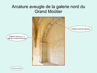 Arcature aveugle de la galerie nord du Grand Moûtier Photo Michel MARC Caisson avec le « L »  ailé de Louise de Bourbon In...