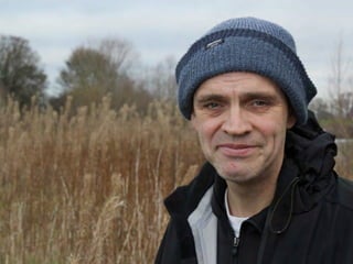 PARA EVITÁ-LOS:
Afaste o flash da objetiva
Coloque-o em um eixo diferente
Use flash indireto (rebatido),
Feche a pupila do modelo fotografado.
Não olhe diretamente para a câmara.
 