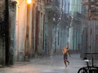 FACILITA
Essa composição
a comparação de formas,
tamanhos, cores, cores e texturas.
 