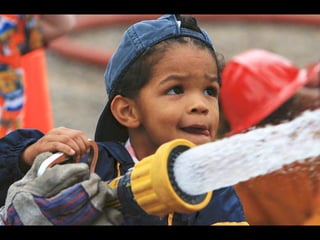 Condições
Prévias Ambientais Circunstanciais
(câmara) (local) (mensagem)
Qualidade e tamanho final
da imagem
Fontes de luz e reflexão Definição e profundidade
Distância focal e
luminosidade da objetiva
Difusão, refração,
dispersão
Foco e profundidade 
de campo
Sensibilidade do CCD Cor da luz
Tempo de exposição 
e velocidade
Condições de iluminação Brilhos e contrastes
Enquadramento 
e retórica
Condições de movimento Reflexos
Compensação 
de exposição
 