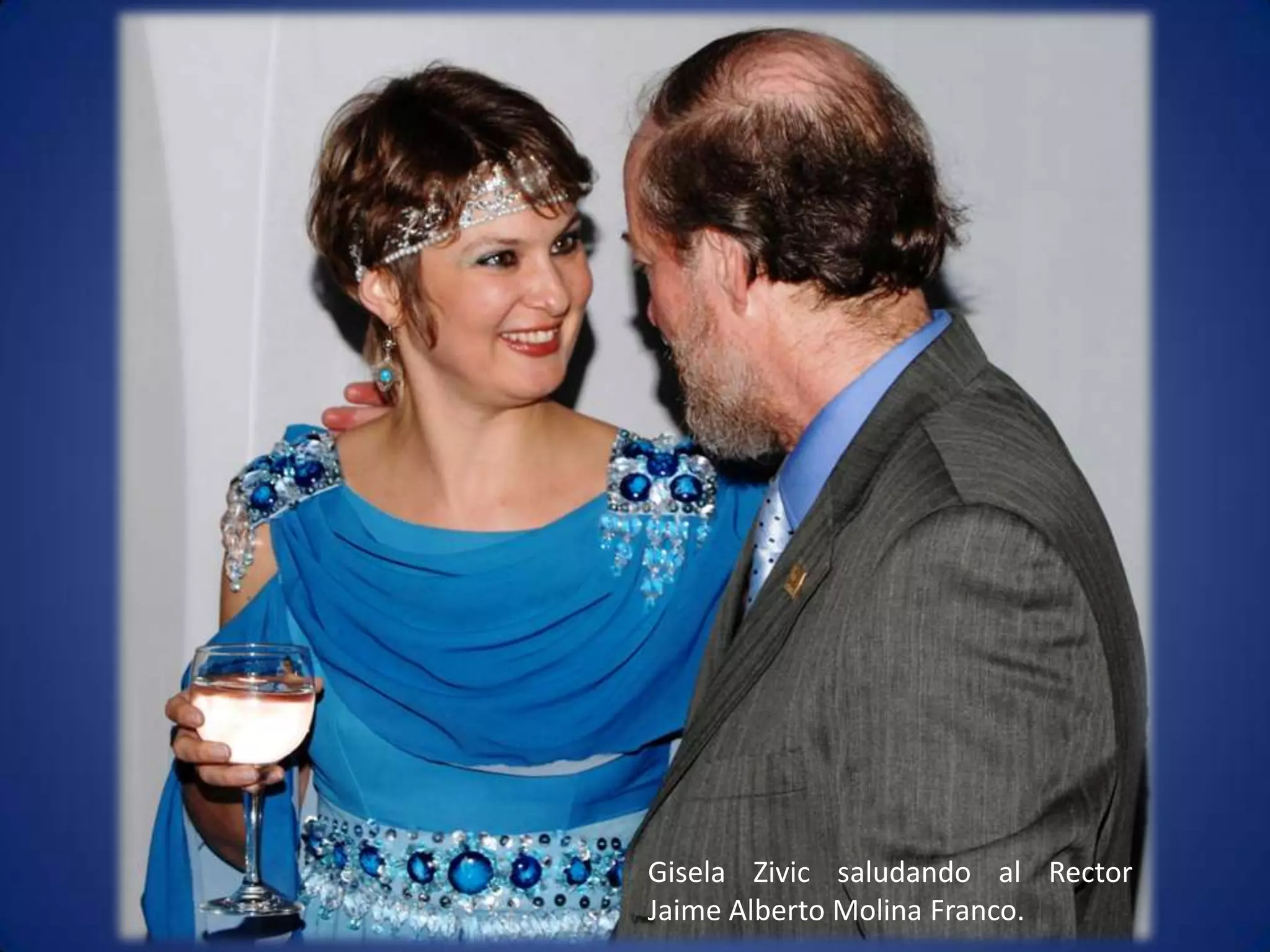 Gisela Zivicsaludando al Rector Jaime Alberto Molina Franco. 