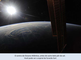 O centro do Oceano Atlântico, antes de outro belo pôr do sol.  Você pode ver a espiral do furacão Earl. 