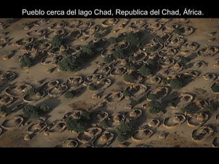 Pueblo cerca del lago Chad, Republica del Chad, África.   
 