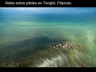 Aldea sobre pilotes en Tongkil, Filipinas.
 