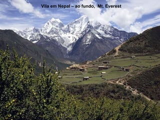 Vila em Nepal – ao fundo,  Mt. Everest 