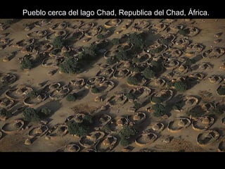 Pueblo cerca del lago Chad, Republica del Chad, África.   
 