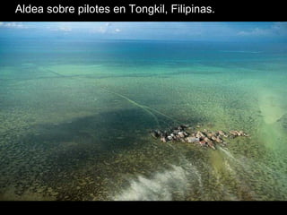 Aldea sobre pilotes en Tongkil, Filipinas.
 