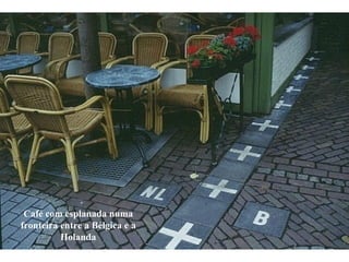 Café com esplanada numa fronteira entre a Bélgica e a Holanda 