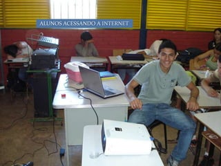 ALUNOS ACESSANDO A INTERNET
 